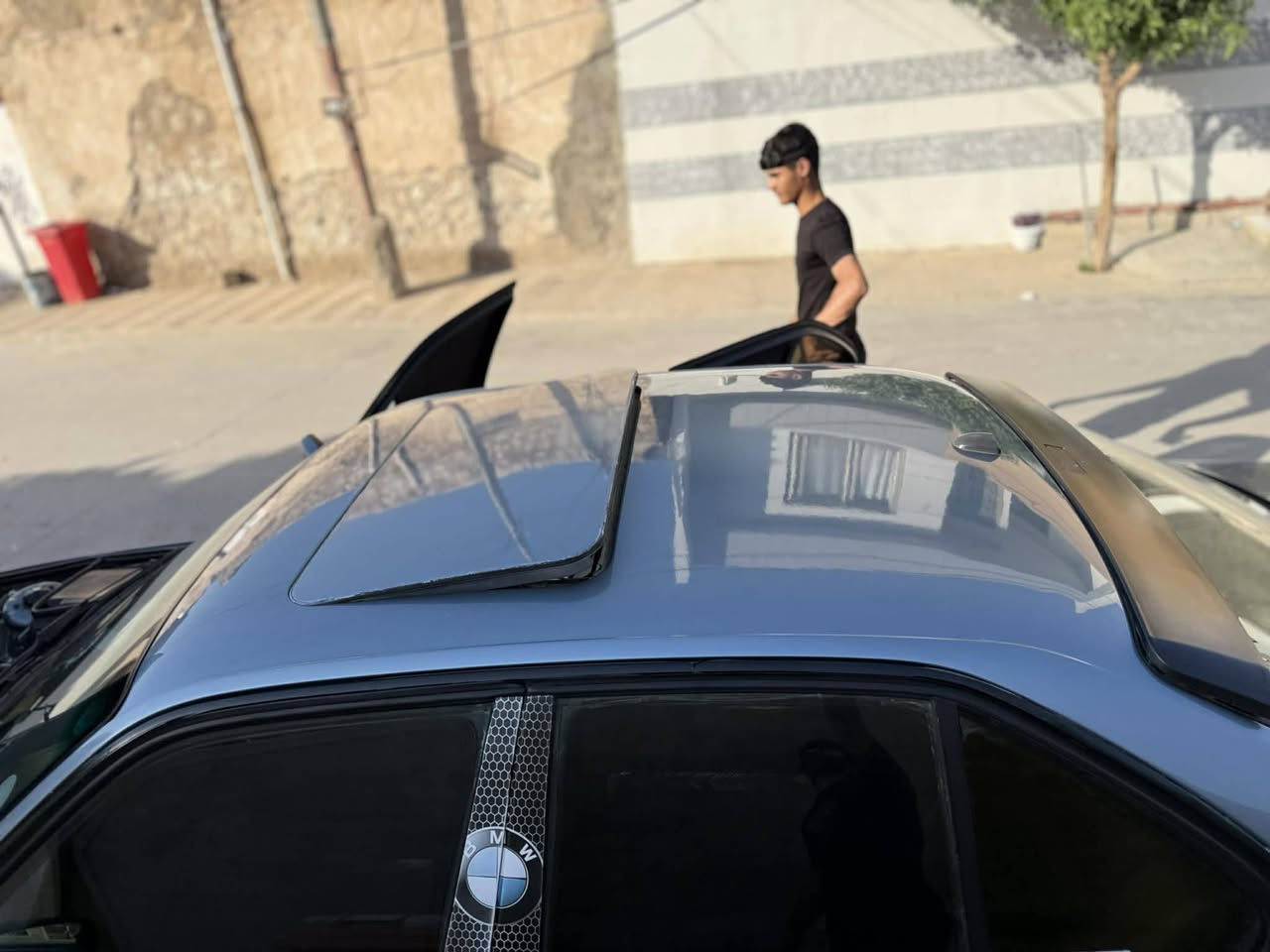 سلام عليكم
BMW 525  اصل بليته 
فول مواصفات بس كير عادي ✈️
رقم اربيل اب اسمي 
موديل السياره 1989 محدت داخل خارج 1995
شاشه وكامره 
مصبوغ عام بدون ضربه 
تبريد شغال ويه السويج 🥶
داخل جلد لون عسلي 
وياله خليه اصل 
صدر امامي خلفي جديد 
دعاميه امامي خلفي M
السياره بي شلعه تخوف ✈️
لايتات زنون 
اسوار مال لايت متحرك علا الموبايل 
بجم عريض  
امرايات منفصل 
جناح صندك M 
السياره مال جناي ومصروف علي اهواي 
اخوان بس مراوسه معه كاسحه او 500 لون اسود 
رقم الهاتف ***********
عنوان طوز خرماتو
