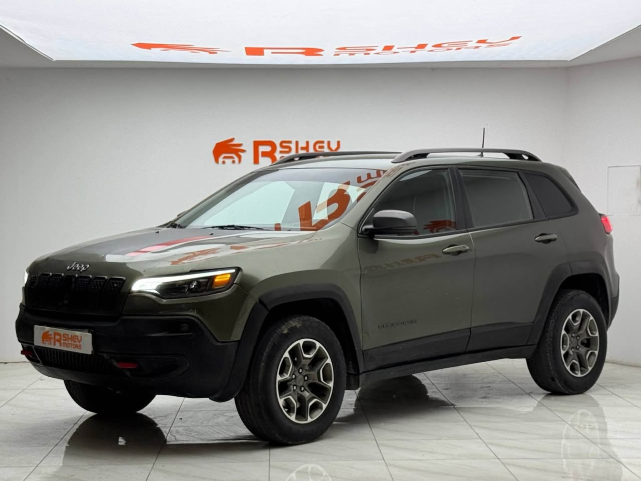 Jeep Cherokee 2020
جيب شيروكي ٢٠٢٠
السيارة مواصفات TrailHawkفول بدون فتحة

اكسل خلفي قفل 
مكينة V6 3.6L
91,000ميل ماشية
بنید و جاملغ صبغ بدون دواخل وبدون  ایرباکات 
 
ب سعر 137$ ورقة و بي مجال

مكان السيارة

دهوك -معرض ارشف R-Shev
رقم51 من معارض التيرمينال 

***********
*********** دهوك, العراق
