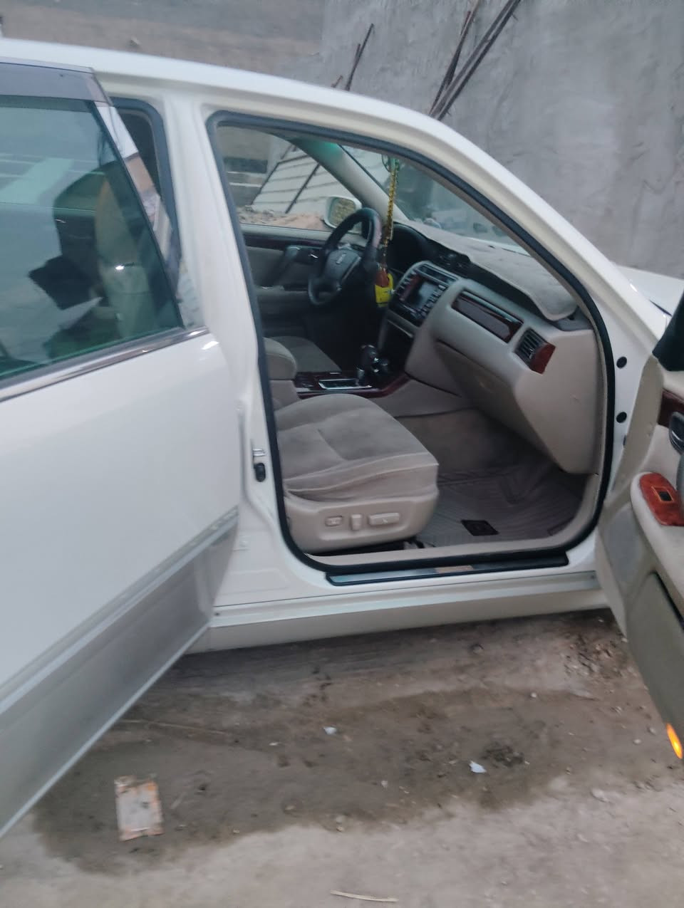 السلام عليكم للبيع أو مراوس حسب القناعة كراون ملكه ٢٠٠٣سليمانية بسمي شخصيآ سنويه ٢٠٣٠ وهزه جديده شرط التحويل مكفولة من كلشي لؤلؤي محجل خضراويه اكرستال اصل شاصي 75 D4الچبير ٣دكم السيارة جاهزه وخير من الله أي ستفسار بخصوص السعر الاتصال على الرقم ***********هذابي واتساب خاف واحد يكول ماعندي رصيد أو الاتصال *********** ابومحمد اسف عل الإطالة
