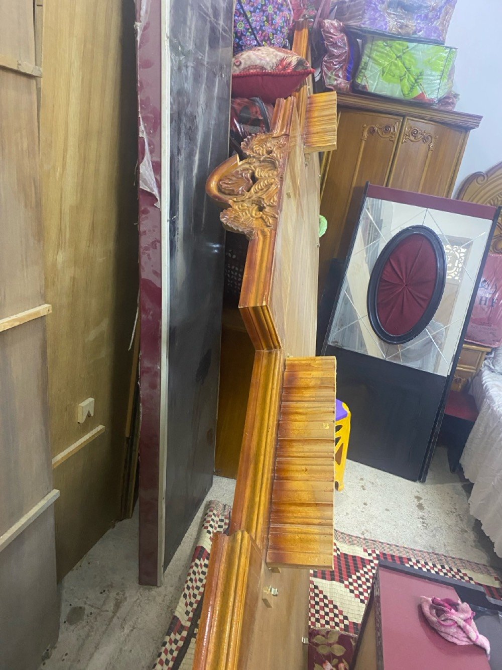 غرفة نوم عراقية مستعملة بحالة جيدة تفصال عراقي صاج داخلي وخارجي فيها ملاحظات بسيطة السعر ٧٥٠ الف وفيها مجال بسيط العنوان بغداد مدينة الصدر