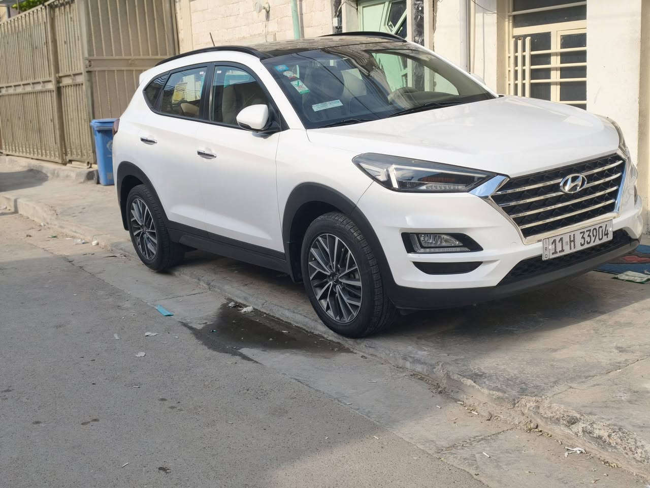 السلام عليكم
للبيع توسان موديل 2019 الكاصد 
السعر 195$ 
فول عدا البصمه
بانروما 
كشنات جلد 
داخل صاج 
خمس عدسات
بك لايت لد
لد امامي
شاشه كبيره 
كامرتين اماميه وخلفيه
ثلاجه 
قطعتين تبريد 
كروس مثبت سرعه
وباقي الموصفات معروفه 
ملاحظه السونر قديم قبل الشخط المذكور السياره بيه بلباب الخلف الصدر شخط ومسحوب كارت عل كد شبر ونص ومكانين بارد مو واضحات 
مكان السياره الكسره 
*********** ارجو الاطلاع عل التفاصيل قبل الاتصال
