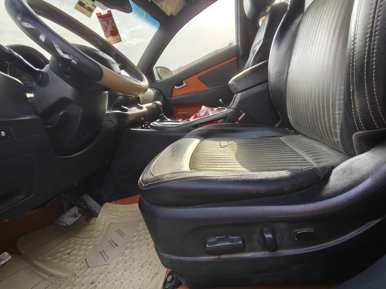 سبورتج 2013
رقم دهوك 
محرك 2000 جديد قبل شهر شاده
السياره جاهزه من كلشي
صبغ شي قليل بالبنيد والبقيه مكفول كما موضح بالسونار المرفق مع الصور
السعر 140 وبيه مجال قليل
الاتصال***********
