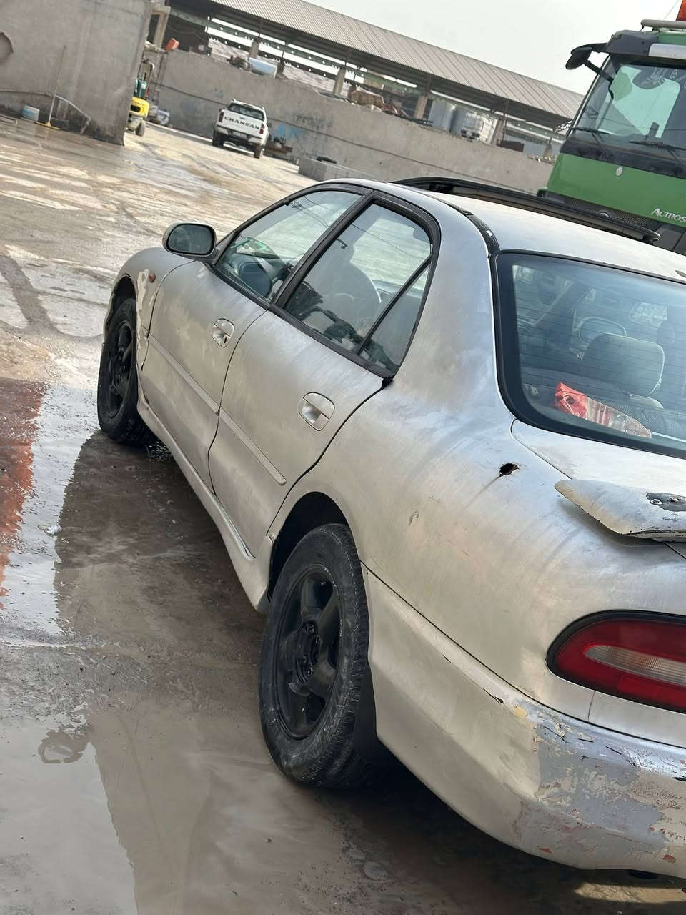 سلام عليكم ورحمه الله وبركاته
سيارة ماستبوشي كلن موديل 93
رقم ابيض الماني سنوي عضم 2029 يسقط 
 كير عادي كاربون بيها 
كهربائيات كلها شغال محرك وكير شرط 
سيارة مال جاني اي نقص مابيها 
صاحبها موجود او وكيل العام هم موجود
مكان سيارة سهل نينوى برطلة مجمع طيبة 
السعر 21 وبيها مجال رقم ***********
***********
