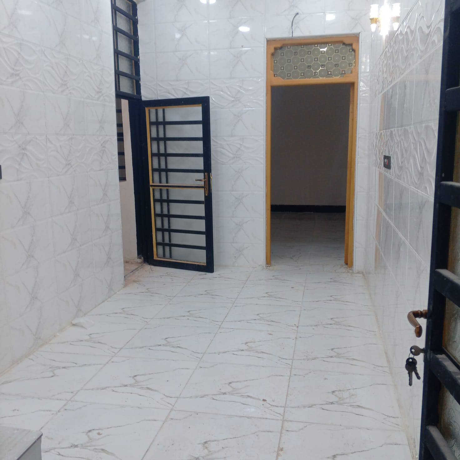 بيت للبيع ((50م)) 🚩🚩🏠🏠خط اول قريب على شارع الصب العنوان النجف 👇👇
بيت للبيع المساحه 50متر قريبه على شارع الصب 
#يحتوي البيت على غرفه وصاله ومطبخ وحمامات 
#السعر 25وبي مجال (اقرار محكمه سند25)
للستفسار***********📞📞
