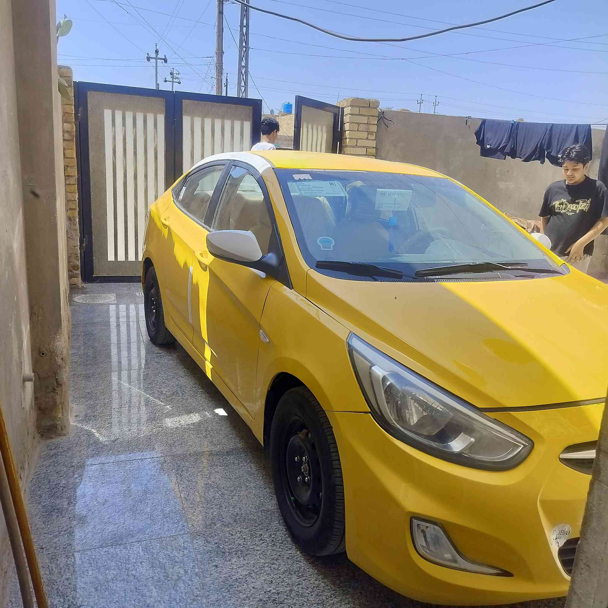 السلام عليكم اكسنت موديل 2015 خليجي السعر67 مبدل بابين الخلفيات وضربتها الجاملغ الايمن والايسر محرك 1400  هيهه وغرامات مصفره رقم نگليزي بغداد الجديد رقم الهاتف ***********
