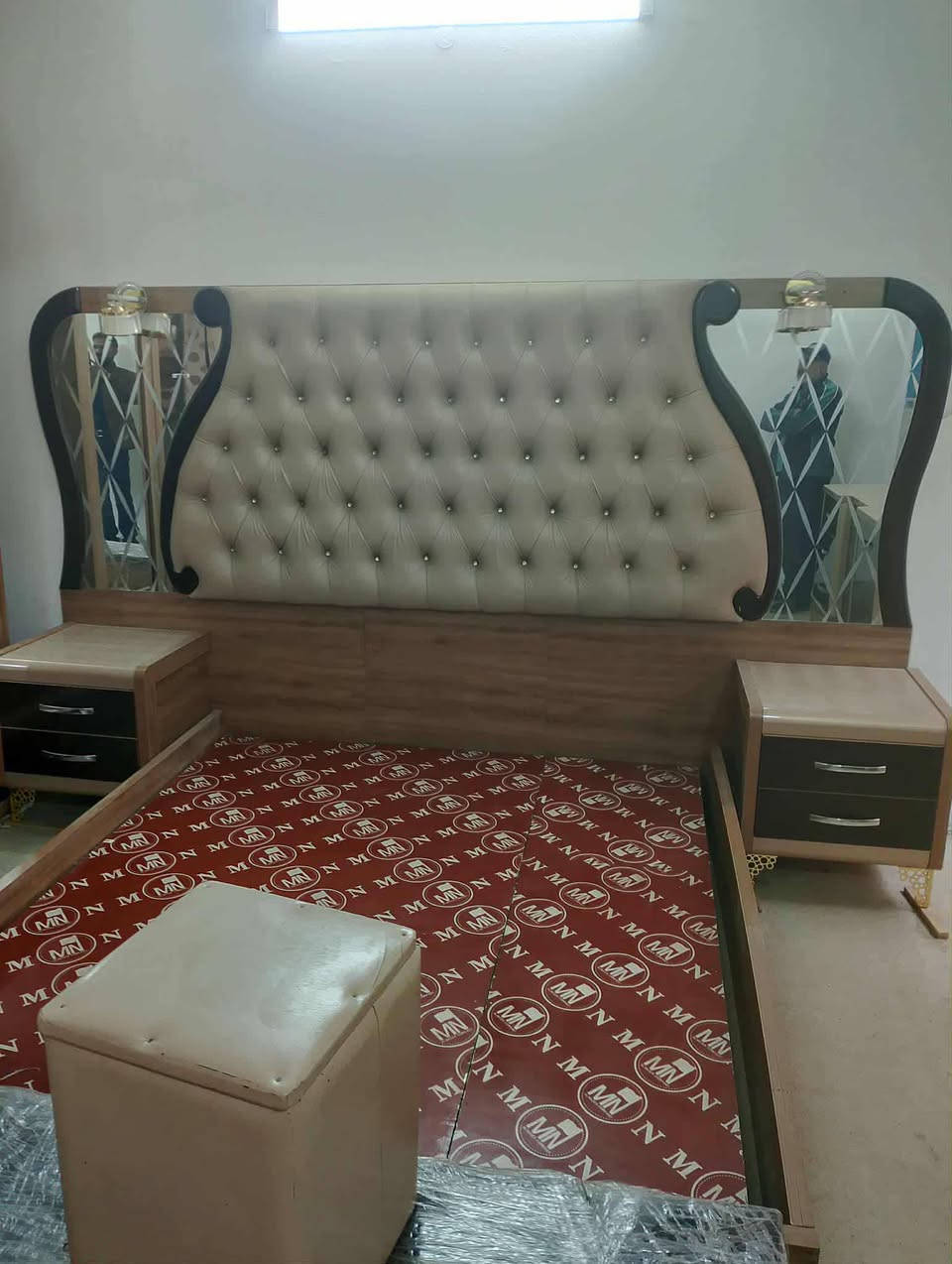 سلام عليك غرفه تركيه البيع سعر  ٨٠٠ مستعجل عل بيعته شراي يتصل ***********
