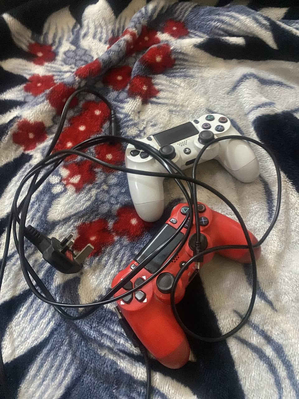 السلام عليكم بلاي 4 إسلام نظام 12 .50 مهكر نظافة 90% لوك Sticker ما مفتوح جوزتك أصلية وزوجتك تجارية  سعره 250￼ ***********
