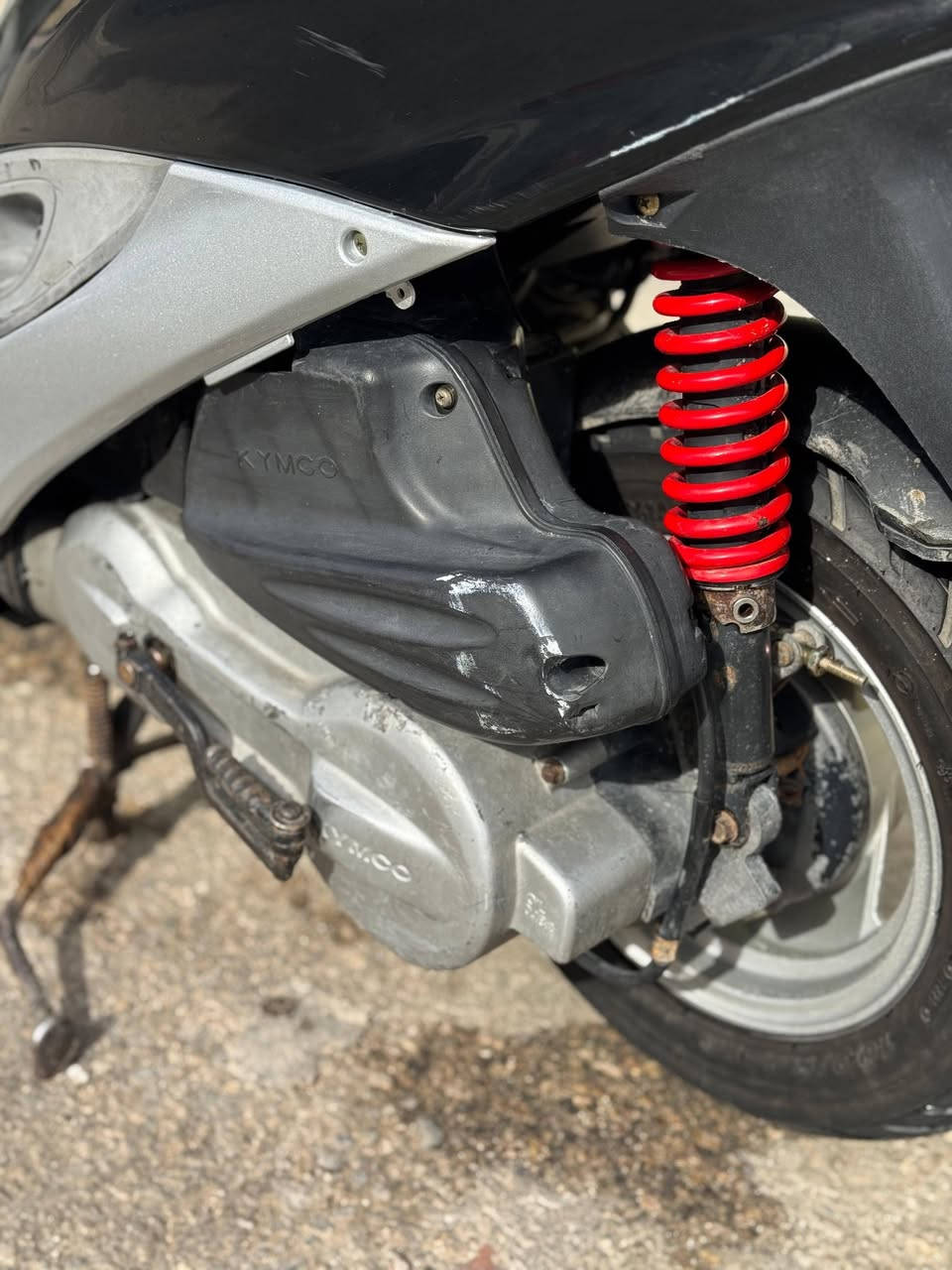 السلام عليكم دراجة كامكو جي فور مال حاوية مكفولة كفالة عامة من طول لطول كلشي بية شغال اي نقص مابية محرك مامفتوح السعر 550 وبية مجال لشراي يتصل مكاني نجف ***********
