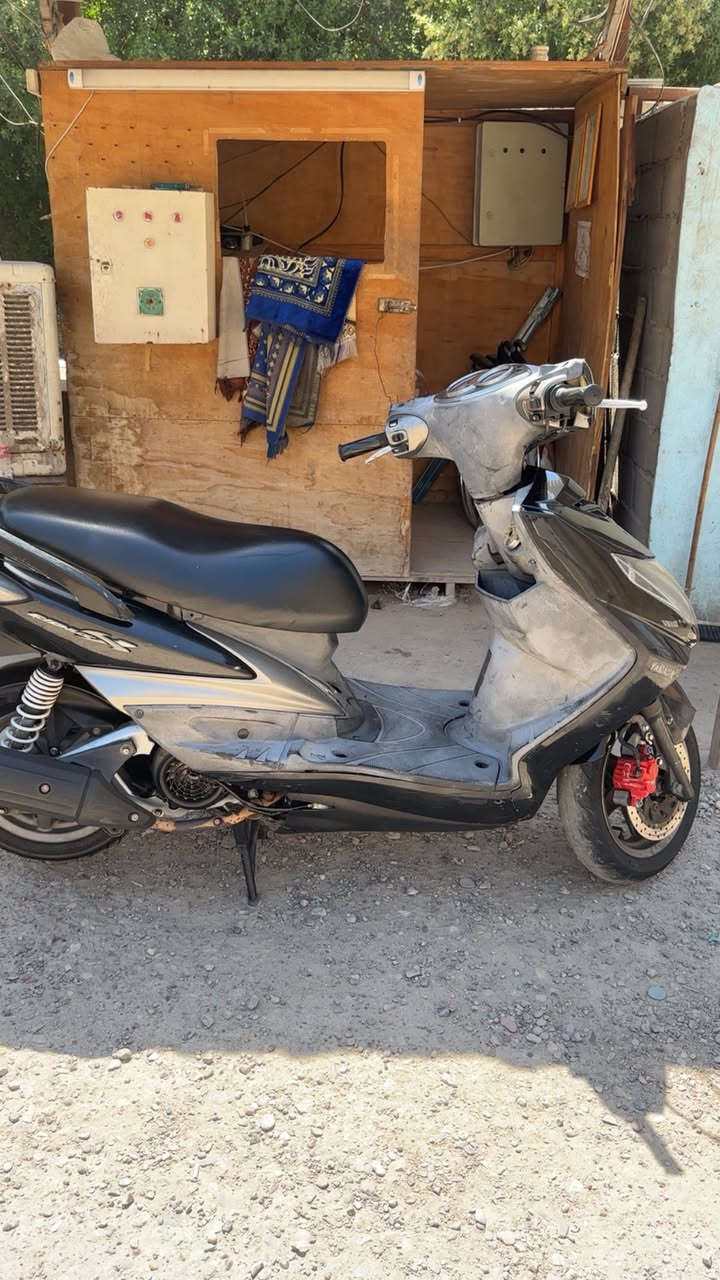 سلام عليكم دراجه سكنس فحل للبيع نوزل الدراجه رمبه مصارلها شهرين من نزلتها كفاله عامه السعر 950 وبيها مجال شلعه ومعدل شك الكاع اوراق كامله وللعلم دراجه منزلها مليون 300 بيع مستعجل مكاني بغداد جديده ***********
