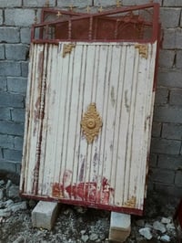 باب 3متار طلاكتين البيع باب زغير شباك كوت نواب الضباط قرب الحولي  0781...