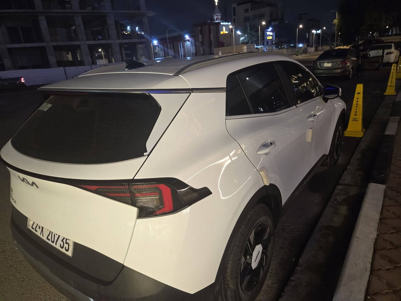 سبورتج زيرو بعدها ماشيه فقط للترقيم  140 كيلو  بعدها بلايلونها كلش  بالبصره السعر 245 اربيل اول وكاله بلاش   دواخل اسود  مواصفاتها معروفه تشغيل عن بعد جام كهربائي  مري طي شاشه متصله  سياره كارتون ***********
