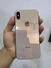 ايفون Xsmax ذاكره ٢٥٦ مبدل بطاريت فقط  السعر ٢٥٠ وبي مجال  رقمي 077460...