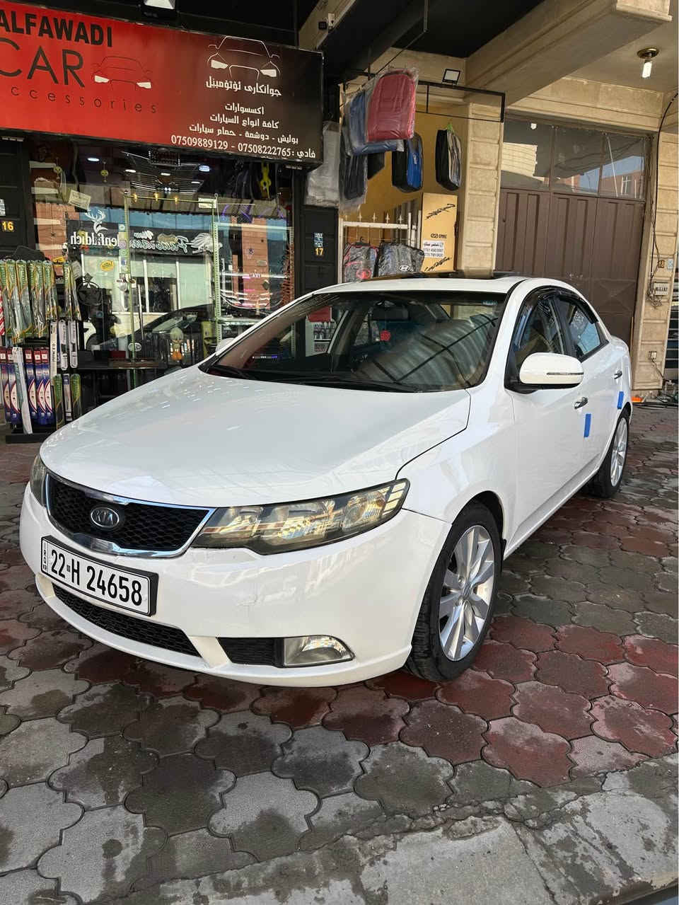 سيراتو خليجي
موديل 2012
سلايد روف
شفتات ستيرن
مرايه شفط
تحكم ستيرن
حساس خلفي 
تبريد بيانو
ويل 17
ماشيه 154 الف
كير محرك بشرط
السياره بيها 4 قطع صبغ
بس ابيعها حزام
مكان السياره اربيل عينكاوه
***********
*********** أربيل, العراق
