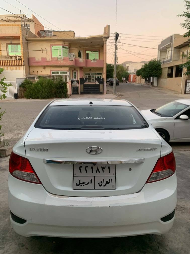 hyundai accent 2012 
شاشە ئایپاد و کامێرا ،گێڕ تۆماتیک و عادی ،eco , ڤۆلیۆمی سوکان ،پێنج ویل کەپ،پێنج بالیف، چوار جام کارەبا . بێ بۆیاغە یەک ساردی هەیە لەگەڵ قۆپێک لە دۆسەی سەکنی هەیە کەمێک وردە بەرد لە بۆنیتەکەی هەیە گێڕ و مەکینەی بێ عەیبە مەکینەی نەکراوەتەوە  180000km ڕۆیشتووە،هەزەی نوێیە بەناوی خۆمە ،سعر95 معامەلە 
شوێن:کۆیە 
ژمارە مۆبایل: *********** كويسينجاك, أربيل

