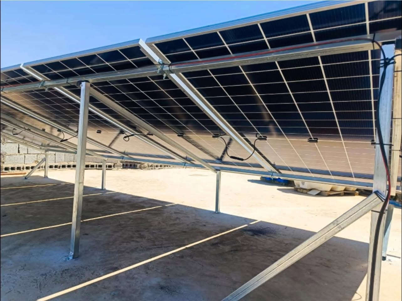 🔨تحطيم الاسعار تخفيضات 10% على جميع المنظومات الشمسية
بتاريخ اليوم 2026/5/30 تم بعون الله تنصيب منظومة طاقة شمسية 10 نهاري / 8 ليلي للأخ الكريم فارس رحمن في منطقة يوسف حرامي – بلدروز.

☀️ تجهيز مستقر للطاقة
🔋 بطاريات عالية الكفاءة
⚡ أداء ممتاز وتوفير مستمر
🛠️ تنصيب احترافي مع ضمان معتمد

نتقدم بالشكر والتقدير للأخ فارس رحمن على ثقته الغالية، ونسأل الله أن يبارك له بهذه المنظومة ويجعلها مصدر راحة وتوفير دائم.

📞 للحجز والاستفسار:
***********

شركة جبل سيناء للطاقة الشمسية – فرع بلدروز
