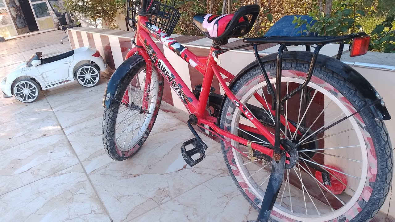 سلام عليكم بيسكل حجم 20 جديد  كلش 
سعر ٥٠ بي مجال قليل مكاني القرنه الثغر الثغر شراي 
يتصل ويدلل ***********
