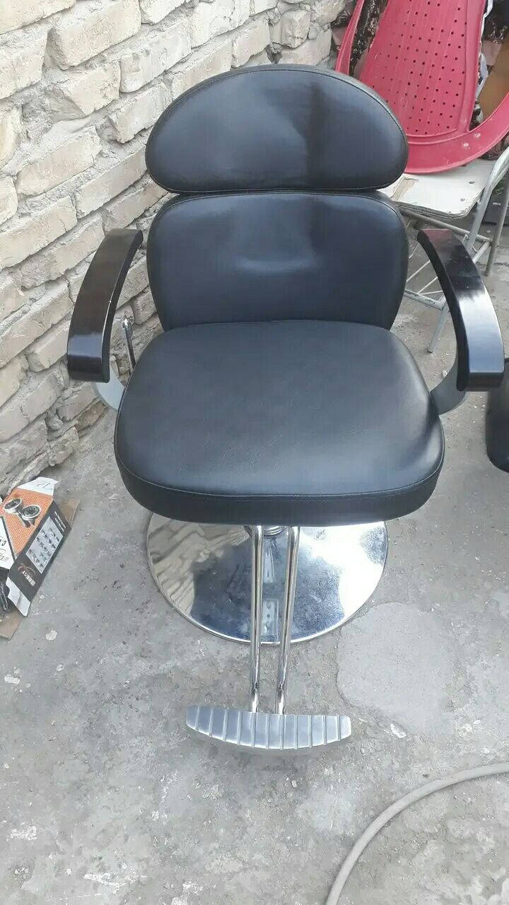 سلام عليكم عندي غراض صالون للبيع استفسار اتصال على هذا الرقم ***********
