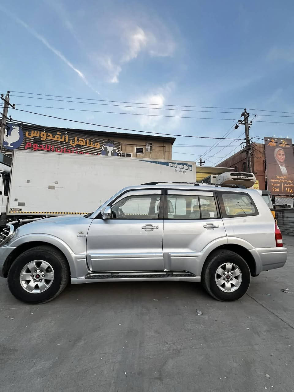 سلام عليكم باجير ٢٠٠٣ محرك ٣٠٠ المرغوب سته سلندر تبريد شغال رقم بغداد انكليزي محركه نص عمر سعره ٩٠ وبيه مجال شراي اتصل ***********
