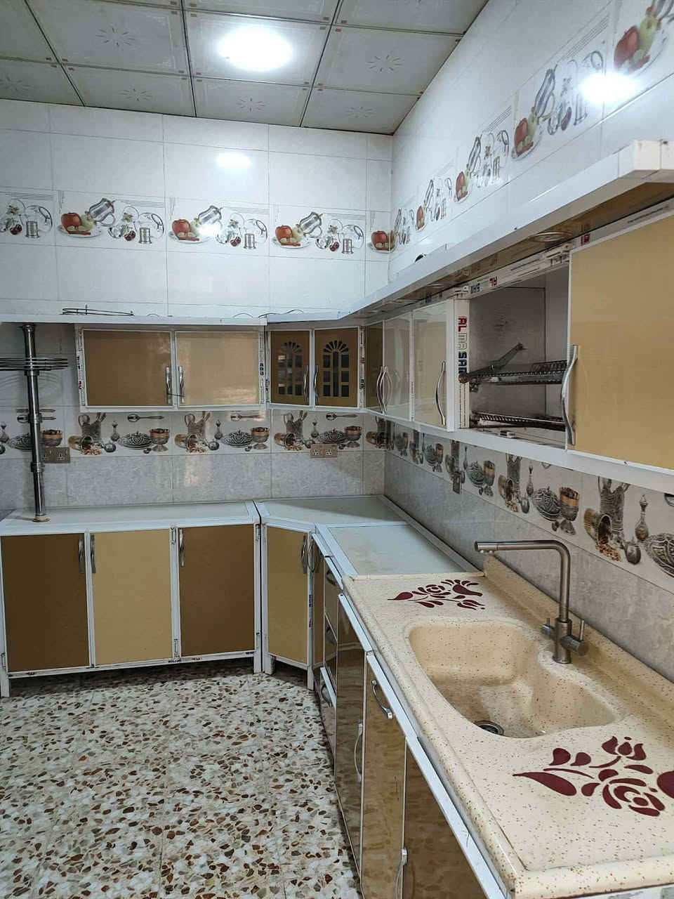 السلام عليكم
كاونتر للبيع مثل مامبين بالصور اريده ٣٥٠ وبي مجال ماكن حله ابو خستاوي ***********

