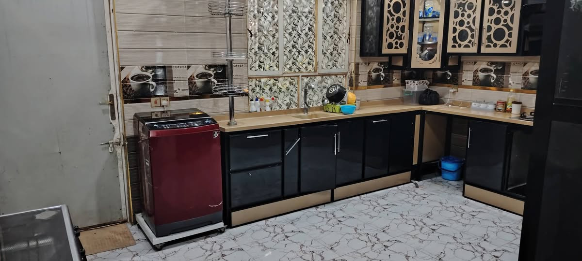 سلام عليكم بيت للبيع السكك الجربوعيه مقابيل حسينية الكوثر مساحه ٢٠٠ متر طابو زراعي سند ٢٥ سنه البناء ٢٠٢٤ مداور اسهم سعر خاض/////***********

