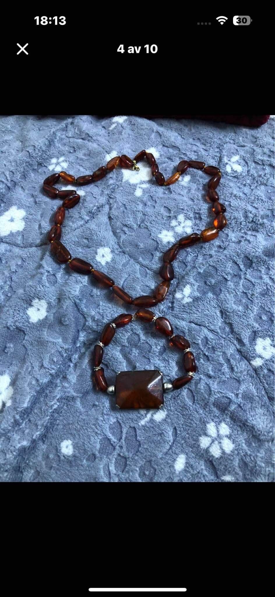 عندي مجموعة من الإكسسوارات اليدوية الجميلة تتنوع بين مسباح من الكهرمان الطبيعي وخواتم فضية عليها أحجار كريمة، بالإضافة إلى أساور وعقود بتصاميم أنيقة. للمزيد من المعلومات والتفاصيل، تواصل معي.