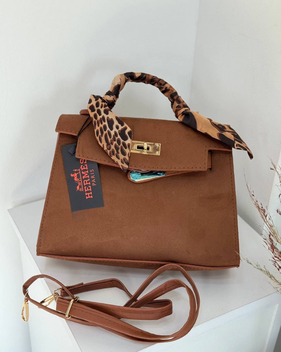 جنط نسائي
سعر المفرد 15 آلاف دينار
سعر الدرزن 120 ألف دينار
قياس 18 × 25 سم 
واتس اب :***********
واتس اب :***********
