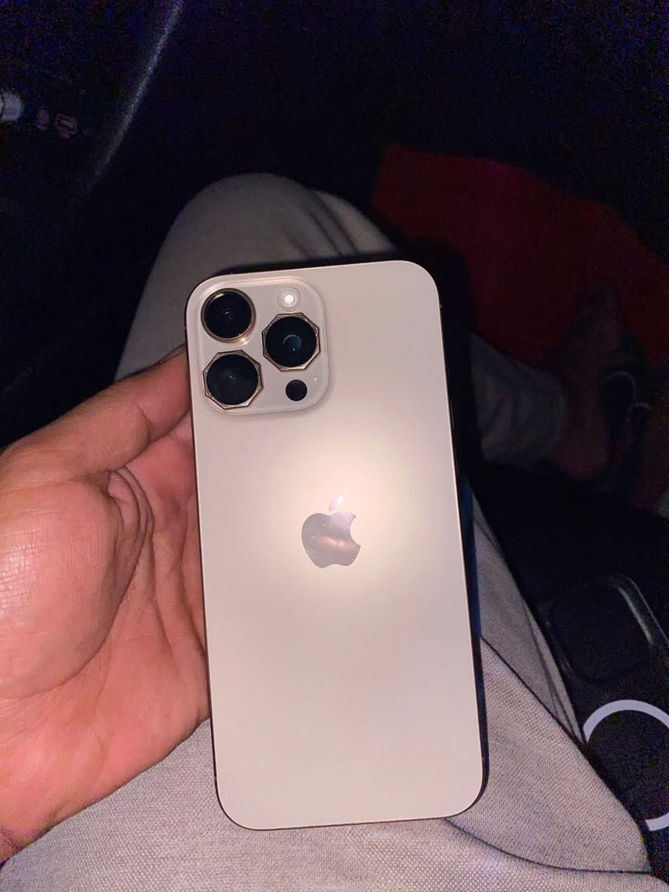 16 برو ماكس مستخدم  الجهاز نضيف كلش بمعنى الكلمه   بطاريته 99 رايده1400    *********** اتصال 

*********** واتساب مكاني بغداد الشعب
