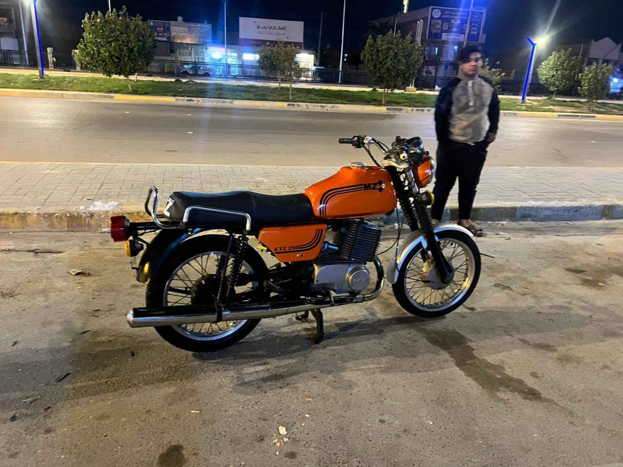 سلام عليكم من رخصت مدير الكروب موطورMZمدل٨٢ لبيع بدون عنوان كربلاء استفسار ***********
