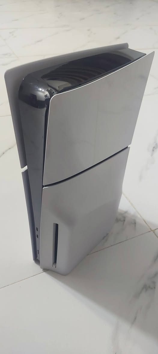 Ps5سلم 
ذاكره 1تيرا 
ملحقات كامله 
جوستك 2
اقراص 20
تواصل ***********
