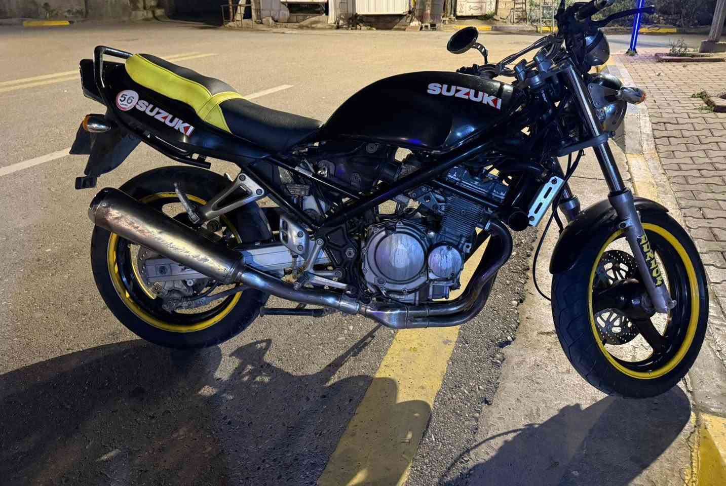 دراجه بانده ساسوكي للبيع الدراجه نضيفه ومحركه كلش حلو 
ماعيزها كلشي بانزين ودهن واذا تريد انت ذبلها بس التانكي يم السمكره يعيد الصبغ مالته  سعرها بمليون و200  
واتصل ودللل ***********
