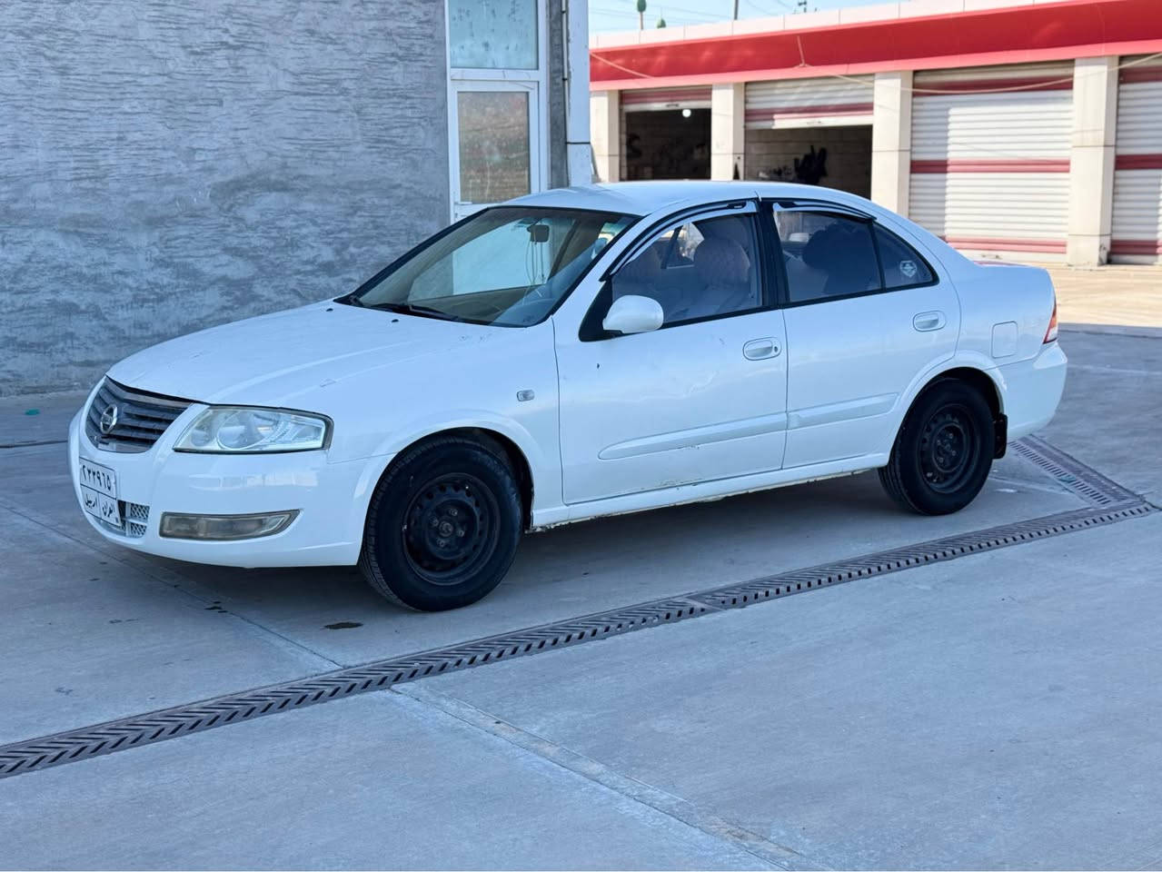 نیسان سەنی کۆری  چوار جام کارەبا  کەلە و شوێن عەینەک 
ناو زەرد --- سەنەوی بەسەر نە چووە بە ناوی خۆما نە وەیە بەشەرتی تەحویل  خرامە وەکالە--- گێڕ و مەکینەی بەشەرت نەکرا وە تەوە بێعەیبە-- سۆنەرم داناوە یەک پارچەی بۆ یاخە 
سەیارەکە هیچ نوقسانی نییە بەشەرتی هەموو شتێک -- سعری کۆتای ٨٩ گەلا  لە زەڕا یەنە سەیارەکە --- 
***********-----*********** دار بنديهكان, السليمانية
