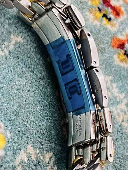 بسم الله الرحمن الرحيم 
موفادو سويسرا اصلي 
لوك زيرو شمع غير مستخدم 
رجالي 
قطر35
رجالي 
بل ستيكر
كوارتز 

(ملاحظة) يوجد تكبير حلقات ثنين للساعه 
والسعر جدا طيب 
المهتم يتواصل خاص او الاتصال عبر الهاتف 
#الاستفسار***********
يوجد توصيل العراق والأردن عمان فقط فقط
وكل الهله بيك
