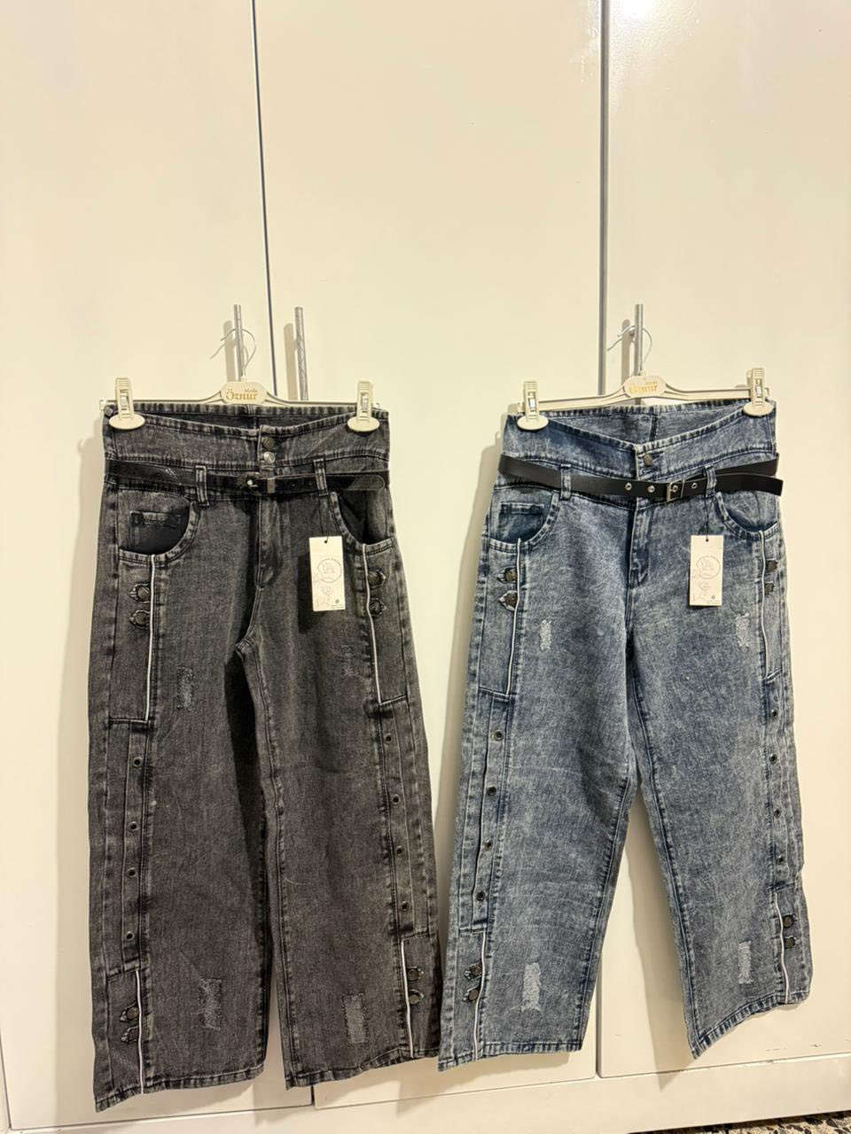 السلام عليكم

عندي تعزيلة محل نسائي بنطرون كيلوت كابوي وقماش وكابوي بوري تقريباً 100 قطعه العنده بسطيه او محل احسبله جوه سعر الجمله المكان محافظة ميسان على طريق حي الجامعه هـ ***********
