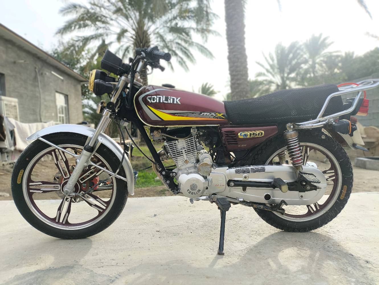 دراجة سولنگ أيراني للبيع 
المحرك 150. ((5)) كير 
 محرك مكفول ممفتوح 
نقوصاتها باتري ضعيف واشاير فقط 
الدراجه مال جناي 