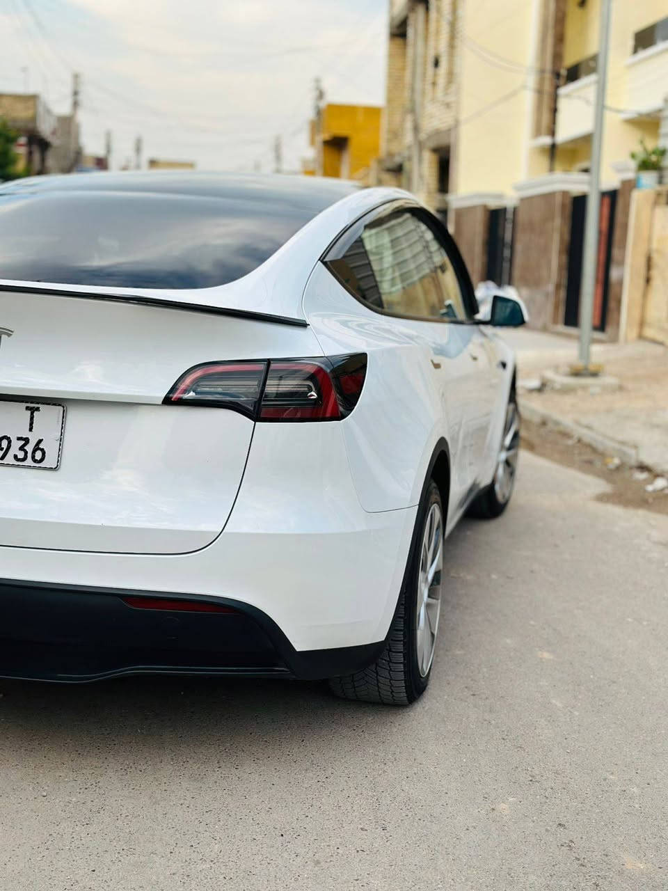 السلام عليكم للبيع اومراوس تسلا موديل 23واي اول الين ماشيه 3000بغداد بسمي حادثهه جاملغ ابواب بيعه شويه بل جاملغ الخلفي تك ماطورالسعرمناسب لاتصال ***********
