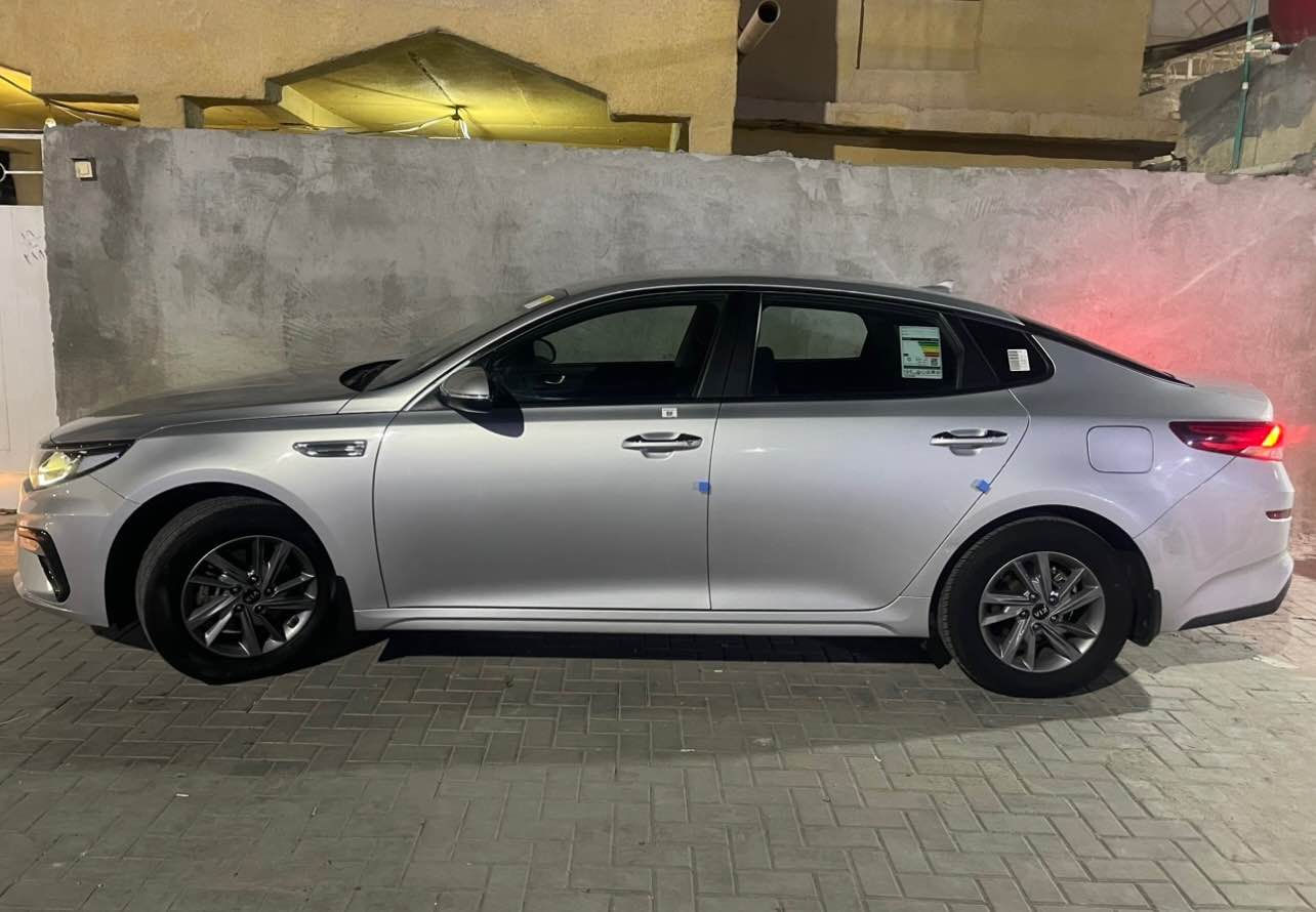 كيا كوري 2021 بصره حره تحويل 
سيارة كفاله عامه وفحص موجود بلصور 
جاهزه و جديده كلش 
ماشيه 24 الف 
لدات امامي وخلفي 
كشن كهربائي وتبريد وتدفئه 
شاشه و كاميرا 
تبريد قطعتين 
سعر 180 $
*********** البصرة, العراق
