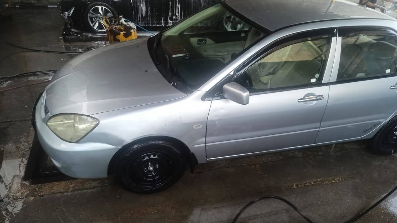 السلام عليكم لانسر موديل 2010 شاشه كامره سياره جاهزه تبريد تايرات صدر حديد  باتري جديد مكينه 2000قبق اسود كير اتو بسمي سنويه ساقطه بشهر 2025/10/27 تحويل مباشر رقم  بغداد *********** ممتواجد ع الفيس السعر 82 وبيهه مجال قليل
