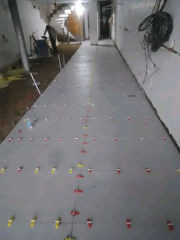 كادر مصرى لتركيب البورسلين والمرمر والبايات والكاشى والجدران والألواح شغل درجه اولى التزام بالعمل للتواصل ***********
