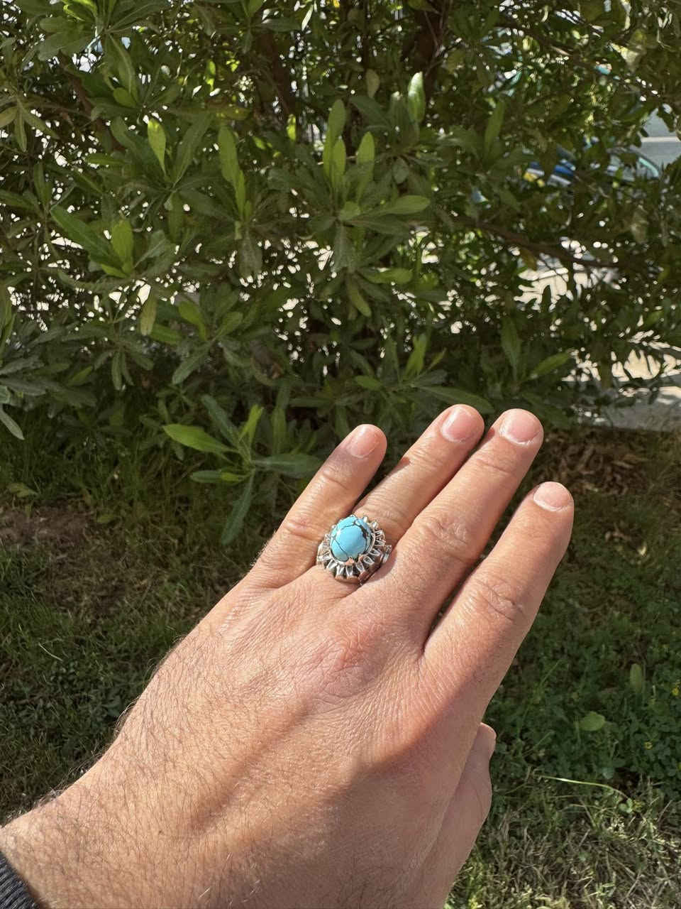 السلام عليكم
خاتم تحفه من الفيروز السينائي الحر الغير مسلط متوج بصياغه جميلة  وعيار الفضة ٩٥٠ 
ملاحضه (بيع فقط) للاستفسار اتصال او واتساب***********
