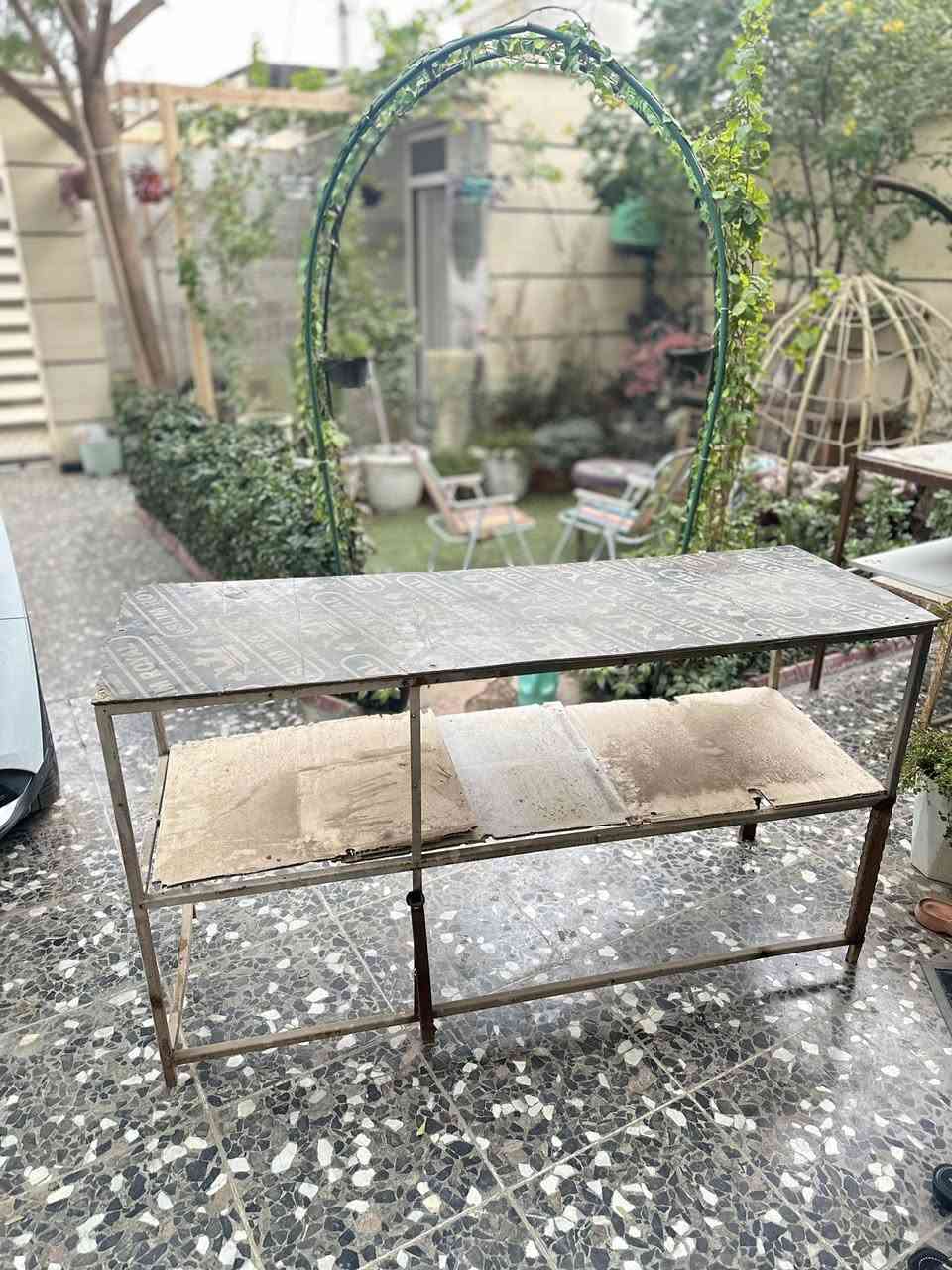 السلام عليكم عندي سيم بيارسي ٢٠ متر مغلون ضد الزنجار ودنگ عدد ٩ همات حديد مغلون وبالاضافة الى باب طلاكتين 
وميوزه عدد ٢ 

المكان العبيدي/فلكة حي النصر
للتواصل
واتساب ***********
