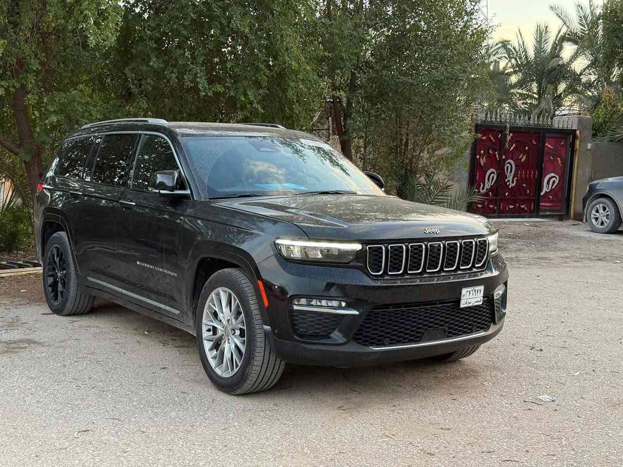 السلام عليكم جيب سومت 2024
🚙 للبيع | جيب جراند شيروكي 2024 Summit (دفع رباعي 4X4) 🇺🇸

📄 الحالة: ضرر جاملغ واللغد فقط — بدون شاصي  

🔍 تفاصيل المركبة: رقم كامل جاهز الصور قبل الترقيم .

وكاله الرقم ذوي شهداء وكاله عامه مطلقه 

• الفئة: Summit (فئة القمة بالفخامة) 👑

• العداد: 7 الف مايل

• المحرك: 3.6L V6 💪

• ناقل الحركة: أوتوماتيك 8 سرعات

• نظام الدفع: رباعي 4X4

• معدل الصرف: 19–26 mpg

• اللون الخارجي: Diamond Black 🖤

• اللون الداخلي: Tupelo (بيج فاخر) 🤎

✨ أهم المواصفات والتجهيزات:

🔹 الفخامة والراحة:

• مقاعد جلد فاخرة

• مقاعد أمامية مدفأة ومبردة 🔥❄️

• تدفئة مقود

• ذاكرة مقاعد

• باب خلفي كهربائي

• دخول وتشغيل ذكي

• تشغيل عن بُعد

🔹 أنظمة القيادة الذكية:

• مثبت سرعة متكيف

• نظام قيادة شبه ذاتي

• Dynamic Steering

• Night Vision 🌙

• التعرف على إشارات المرور

🔹 أنظمة الأمان المتقدمة:

• فرملة طوارئ أوتوماتيكية

• نظام تحذير الاصطدام

• تحذير مغادرة المسار

• مراقبة النقطة العمياء

• Front Cross Traffic Alert

• Rear Cross Traffic Alert

• نظام مساعدة صف

• كاميرا خلفية

• Brake Assist

• نظام الثبات الإلكتروني

• مصابيح LED + أوتو هاي بيم

🔹 التكنولوجيا والترفيه:

• نظام ملاحة

• Bluetooth®

• USB Port

• Premium Sound System 🔊

• Satellite Radio

🔹 الخارجية:

• جنوط ألمنيوم

• فتحة سقف / مونروف 

⭐ جراند شيروكي 24 Summit

فخامة كاملة 👑 • دفع رباعي • لون داخلي راقي • تجهيزات متكاملة 🔥

الاستفسار خاص واكون بخدمتك السعر 349


**إذا كنت صاحب هذا الإعلان وتريد حذفه لأي سبب، رجاءا أرسل رسالة إلى الدعم الفني**