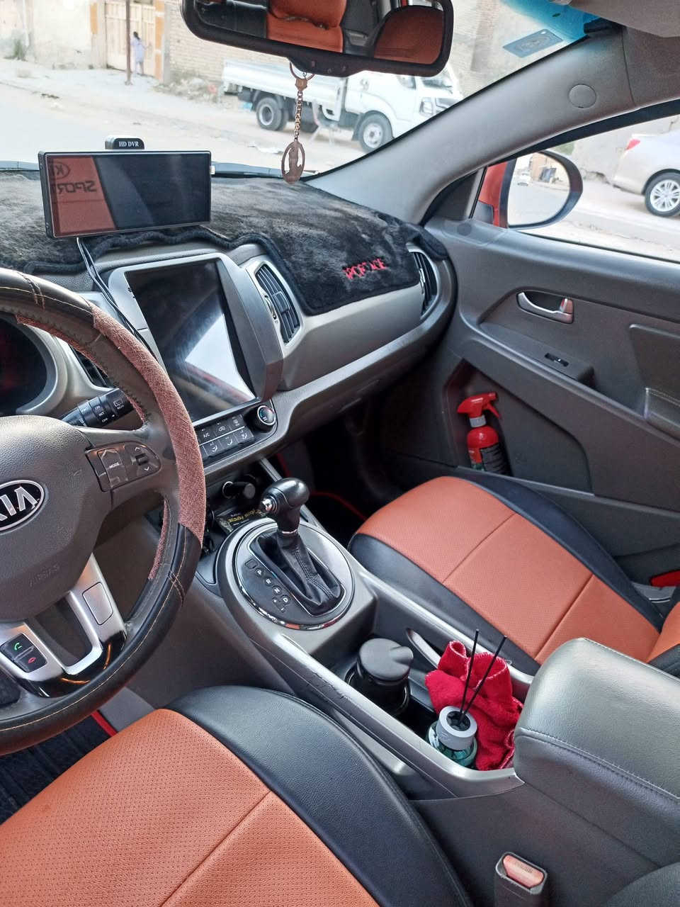 السلام عليكم سبورتج ٢٠١٤ رقم بغداد الانكليزي خليجيه محرك ٢٠٠٠ بنوراما مري شفط حساس خلفي شاشه كبيره تحكمات السيارة مدوشمه جلد الكشنات والارضيه ماشيه ١٨٢ محرك مامفتوح منظومه تبريد جديده بيه تبديل بنيد نفس اللون بدون صبغ واكو صبغ مأشر بالصوره  وبيه جراد قليل بالتكم السعر ١٤٠ وبيه مجال العنوان بغداد ☎️***********
