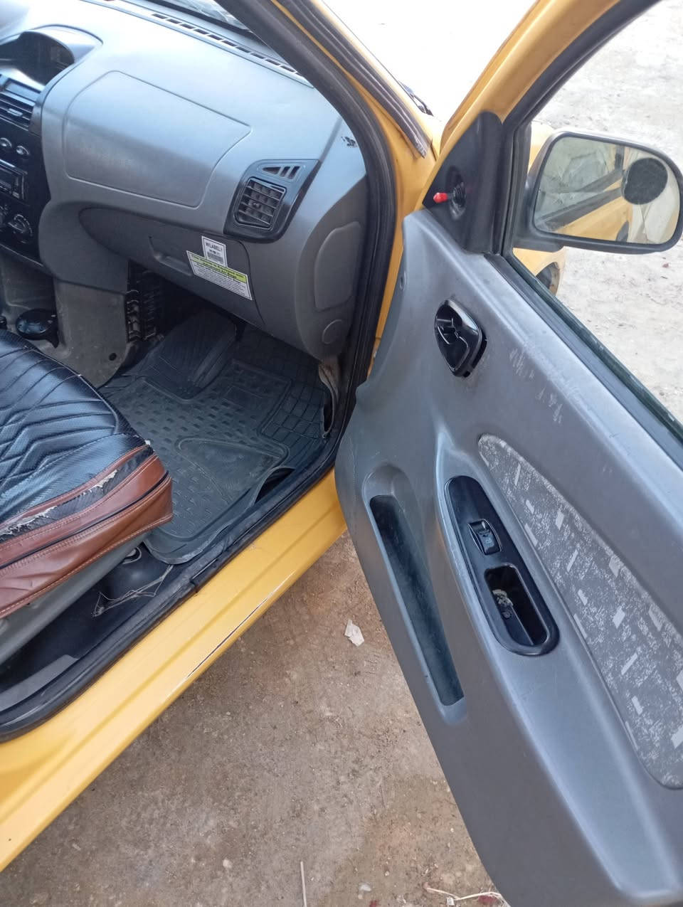 السلام عليكم . طيبه للبيع موديل 2015 تبريد تدفئه .رقم بغداد السياره بلاديه مصفره هيئه وغرامه عارضها ب 37 وبيها مجال قليل مكاني نجف الكوفه للاستفسار الاتصال ***********
