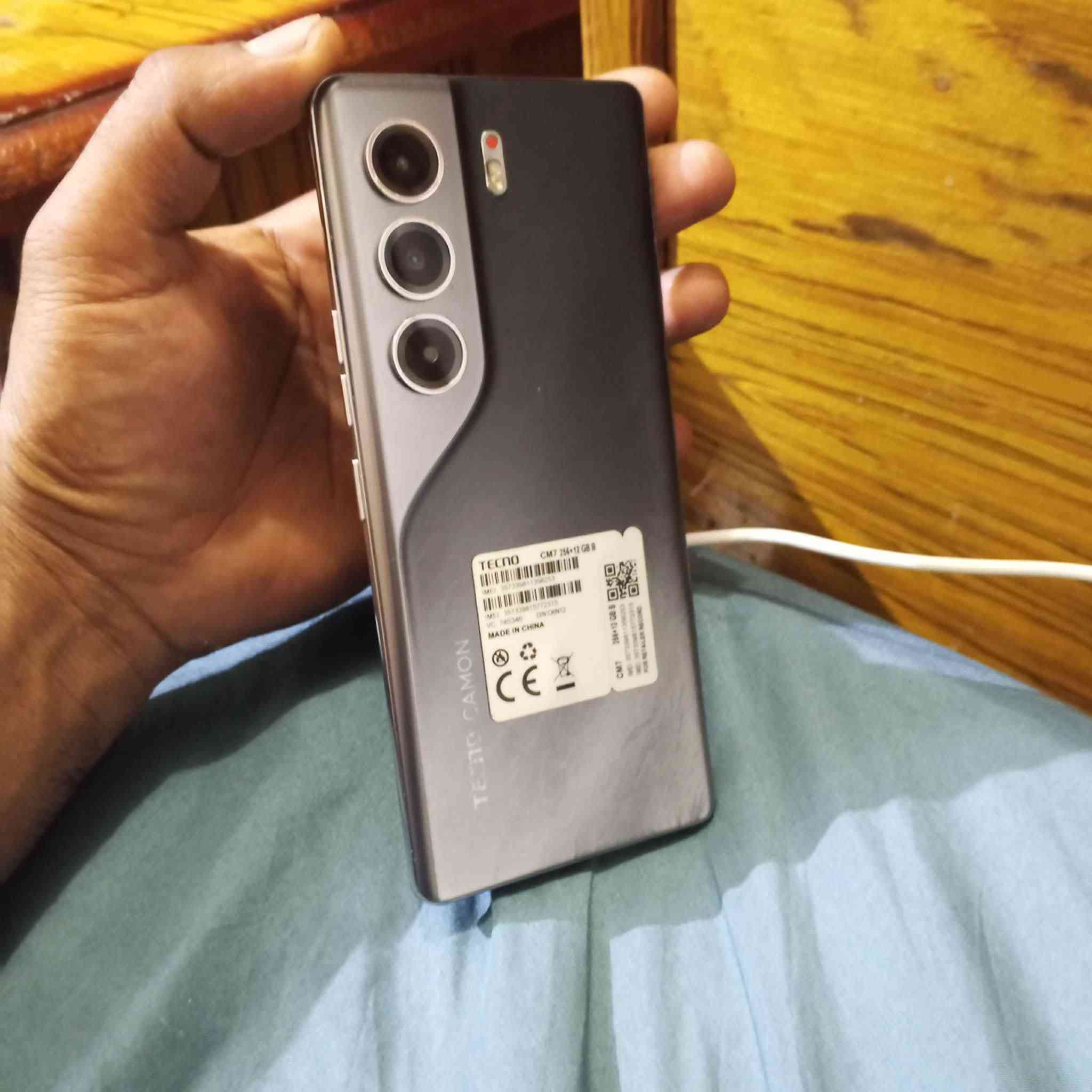 السلام عليكم تكنو كامون40برو ،،5gذاكره الجهاز ٢٥٦ عشوئيه 24 شاشه فول اجدي بي مواصفات حلو ضد الكسر الجهاز أخو الجديد مع العلم جديده 450 صار شهرين من شتريته ابيع 280  أبو 250 لا تعلق ***********
