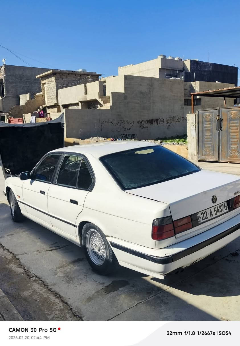 سلام عليكم بيم دبليو موديل 1990 حجم 525 سنويه 2030 دفتر بانزين بيه الاتصال على رقم ***********-*********** السيارة بسمي شرط تحويل
