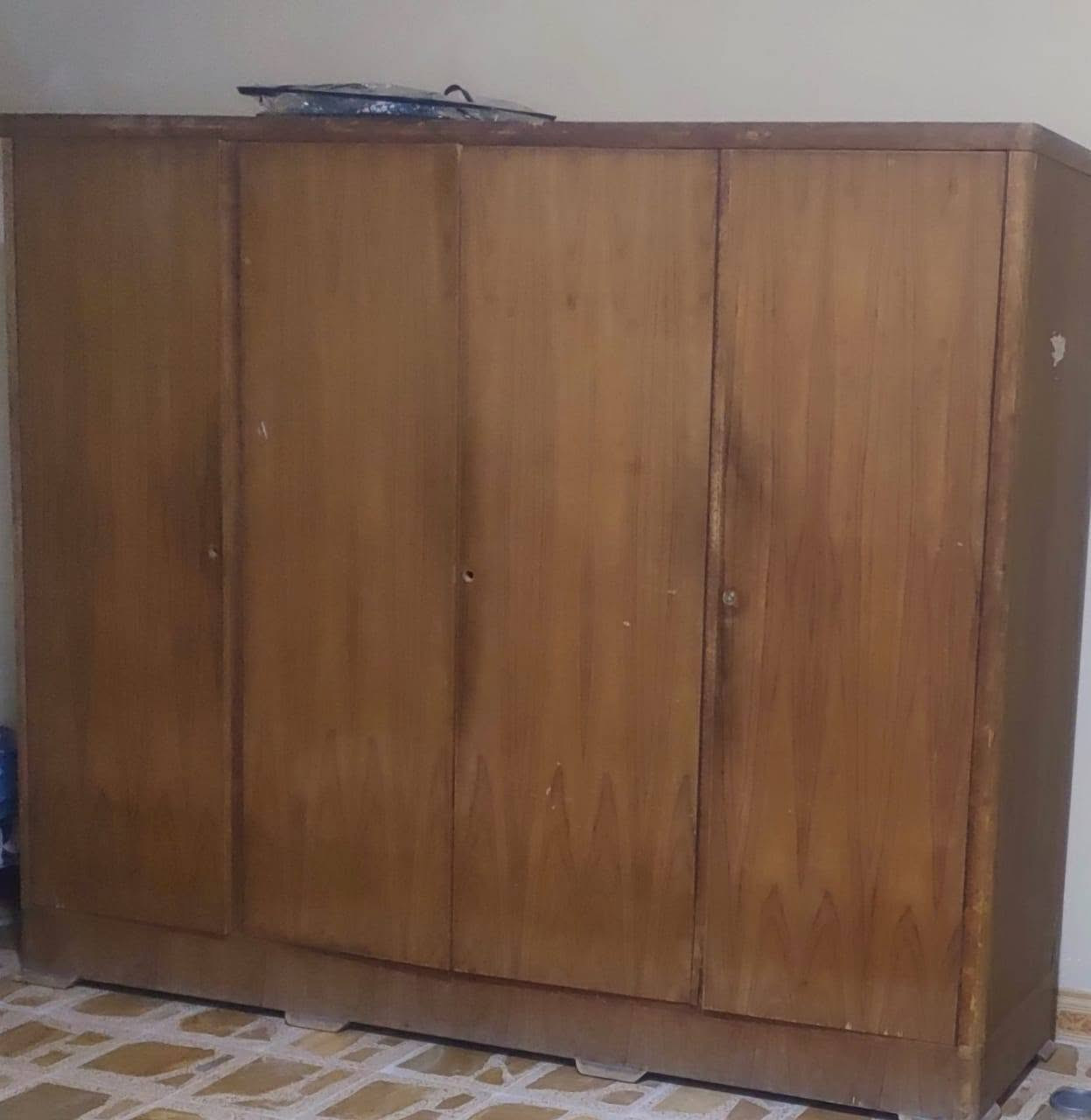 كندور شغل ثقيل مابي كلشي ينقصو صبغ جكامج ينقصها 
يدأت وترتيبات ***********
