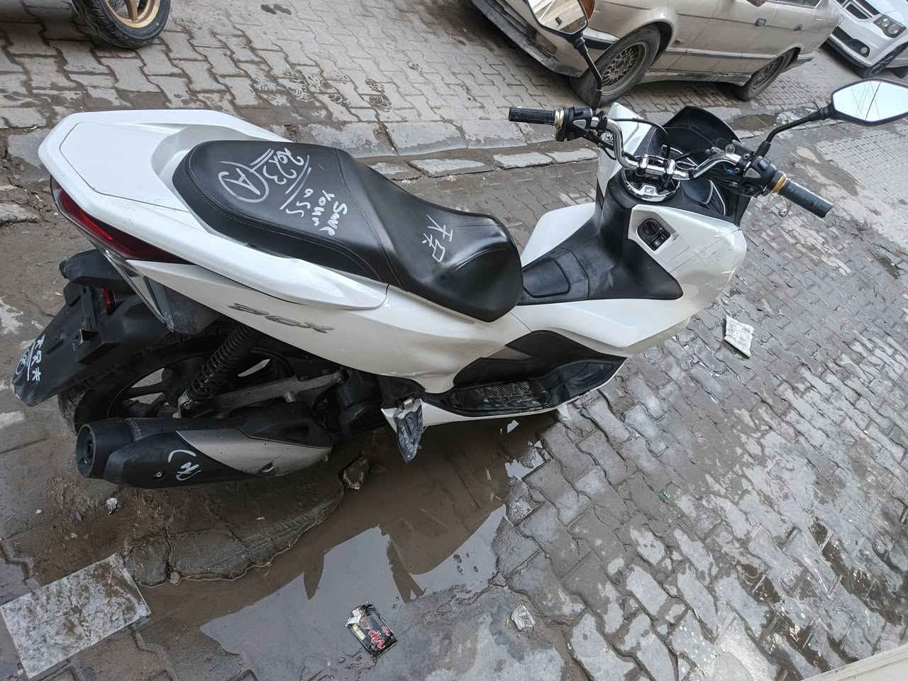 Pcx
بي سي اكس نضافه مثل متشوفون كهرائياتها وحساسات كلها شغاله  نكره سلف كفاله عامه جيب فيتر وتعال افحص السعر مليونين و 250 مكاني المنصور وهاذ رقمي متوفر واتساب
 ***********
