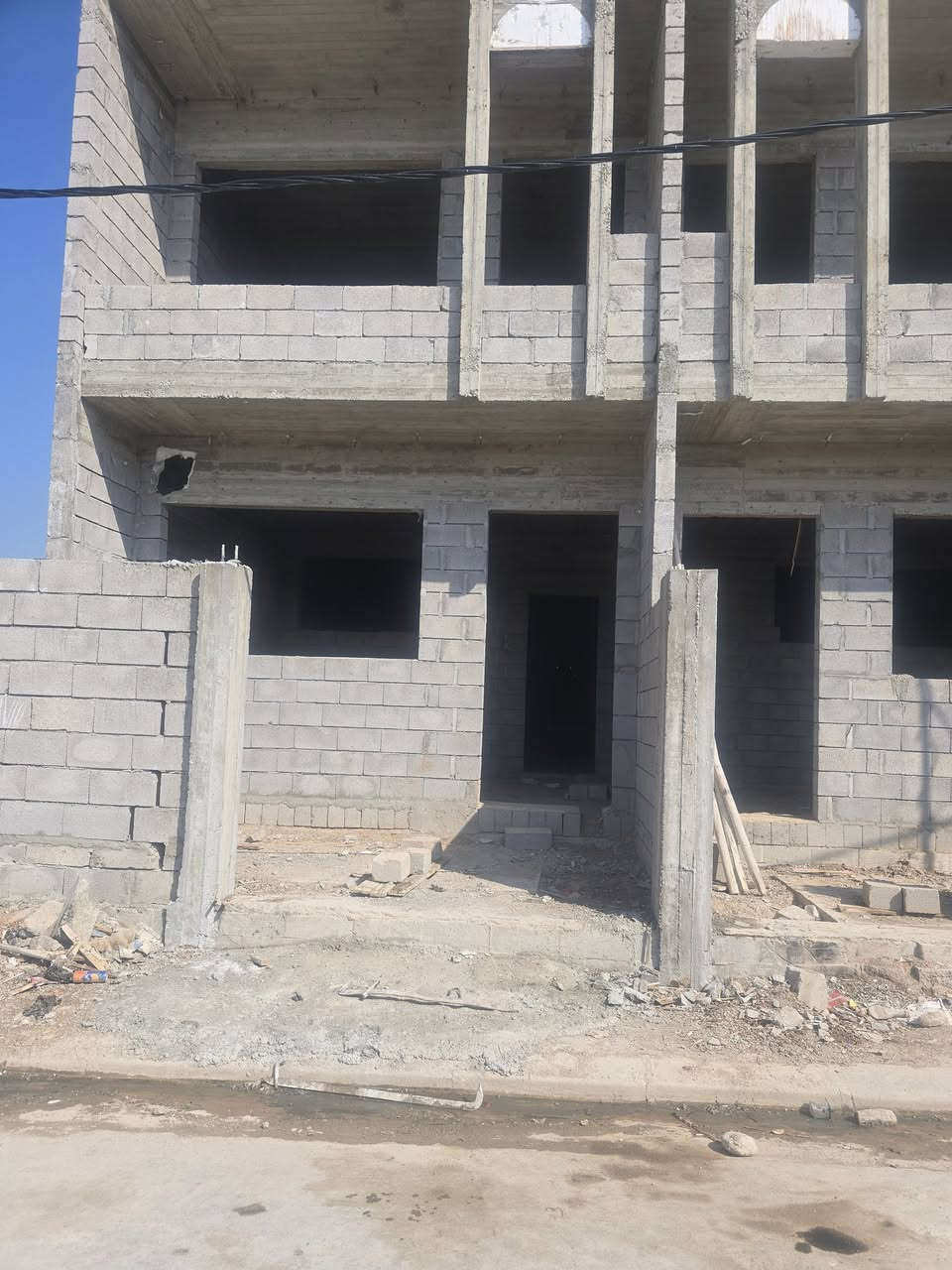 بيع هيكل ٢ مساحه ١٠٠ متر طابقين حي زيونه استفسار ***********
