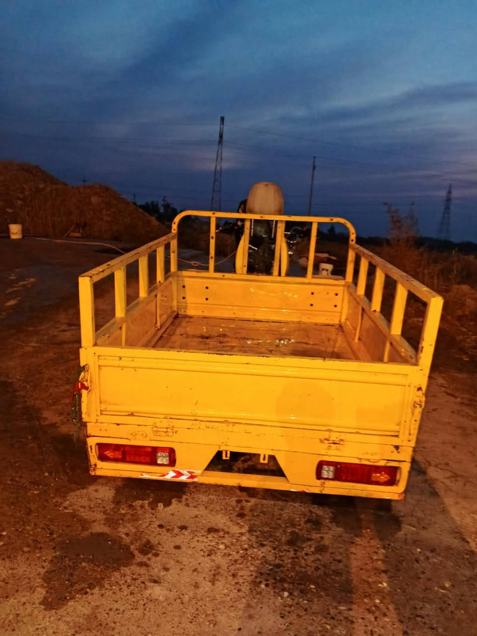 السلام عليكم ستوته لبيع مديل 2013
ستوته كله معمره 2025 محرك توه شاده جديد  المكانه بصره القرنه سعر 1300وبيه مجال حك الجيه رقم ***********
