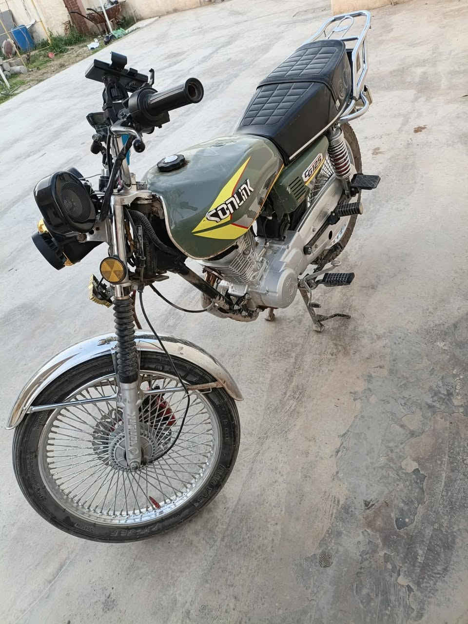 للبيع تايكر 25 لون مميز زيتوني 5نمر
السعر600 وبي مجال اتصل وتدلل

***********
